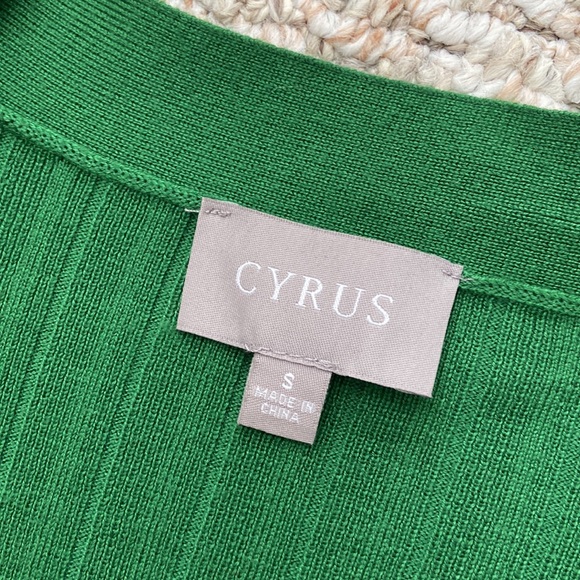 Emerald Green Sweater - Picture 2 of 4